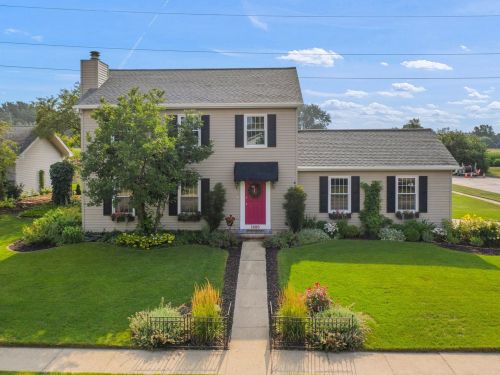 1400 Janet St, Sycamore, IL 60178-1054