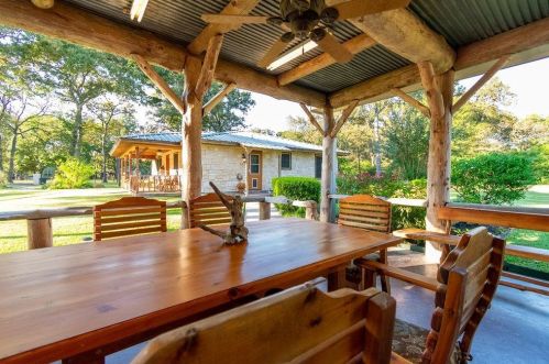 15302 Ben Wiggins Rd, Conroe TX  77303-4805 exterior