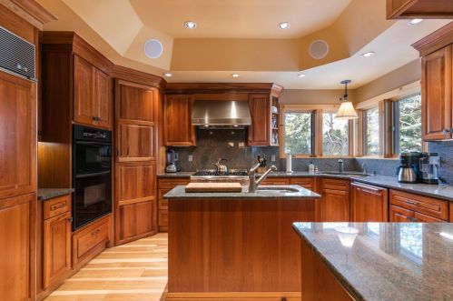 14005 Swiss Ln, Truckee CA  96161-7129 exterior