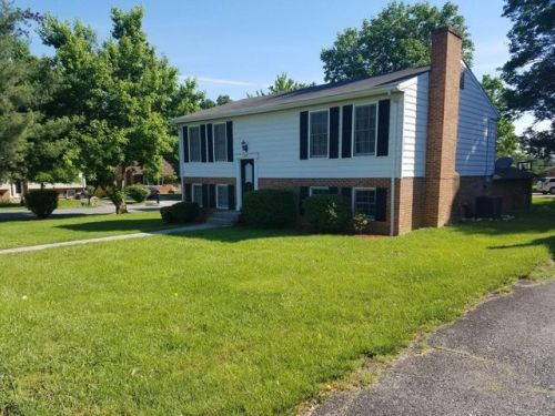 2047 Governor Dr, Roanoke, VA 24019-3332