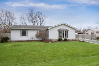 361 Sherwood Dr, Aurora IL  60505-9755 exterior