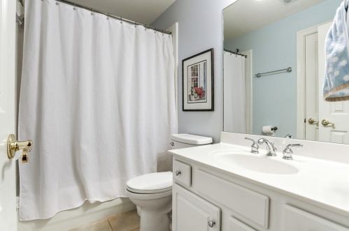 2556 Brookline Cir, Atlanta GA  30319-3693 exterior