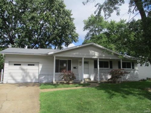 495 Candle Light Ln, Hazelwood, MO 63042-1901