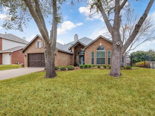 7828 Clover Leaf Dr, Fort Worth, TX 76182-7340