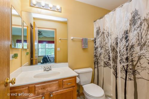 868 Clover Ln, Pingree Grove IL  60140-9116 exterior