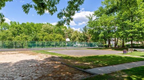 16 Willow Ct, Trenton NJ 08619-4626 exterior