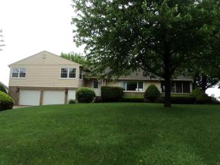 513 Elk St, Geneseo, IL 61254-1010