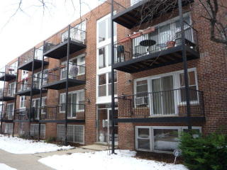 2620 Catalpa Ave, Chicago, IL 60625-3128