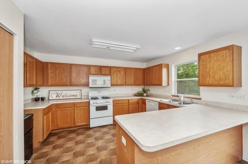 1217 Cpe Cod Ln, Pingree Grove IL  60140-2001 exterior