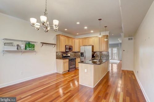 1034 4th St, Philadelphia PA  19147-4106 exterior