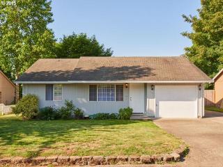 339 7th St, Dundee, OR 97115-9533