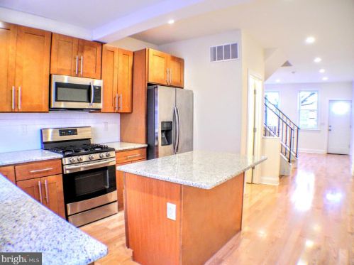 546 Manton St, Philadelphia PA 19147-5118 exterior