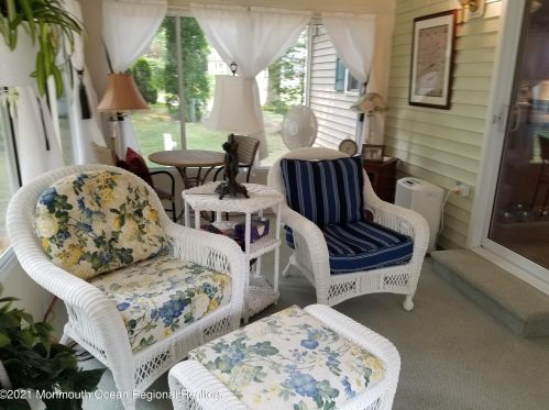 16 Cranberry Dr, Upper Freehold Township, NJ 08514-2332