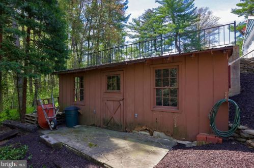 2033 Crescent Rd, York PA  17403-4760 exterior
