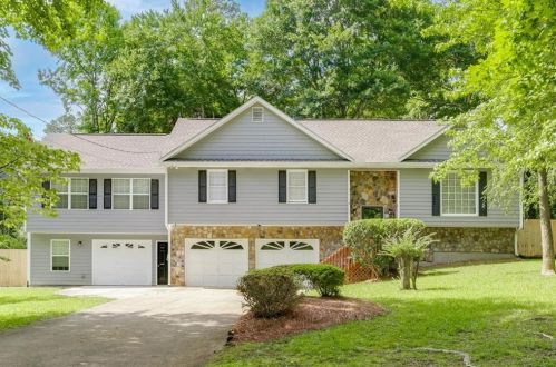 48 Crocker Ln, Hiram, GA 30141-2125
