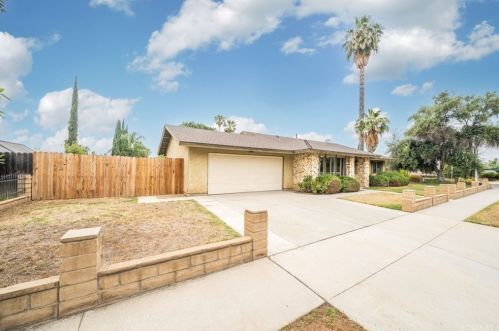 12676 Oriole Ave, Colton, CA 92313-5721