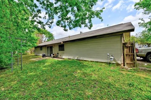 2307 Deadwood Dr, Austin TX  78744-2854 exterior