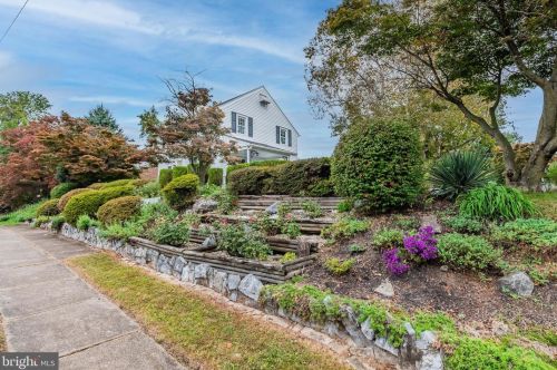 521 Benton St, Harrisburg, PA 17104-2412
