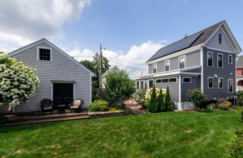 161 Thornton St, Portsmouth, NH 03801-3640