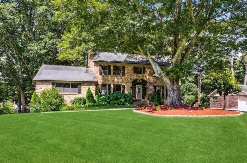 507 Daisy Nash Dr, Lilburn, GA 30047-3003