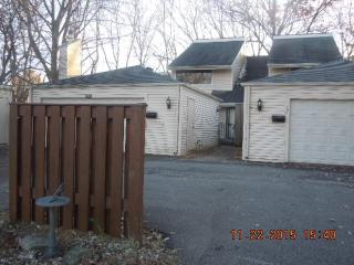 48 Country Pl, Springfield IL  62703-5310 exterior
