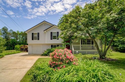 201 Ashwood Dr, Waco, GA 30182-3332