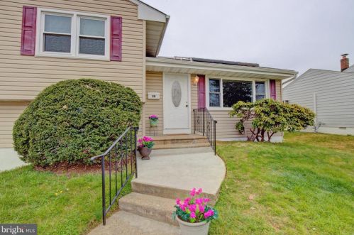 28 Dailey Dr, Trenton, NJ 08620-2602