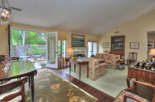 5184 Cambridge Ln, Carpinteria, CA 93013-1456
