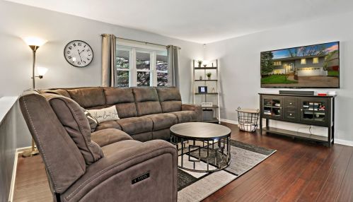 433 White Pine Rd, Buffalo Grove, IL 60089-3325