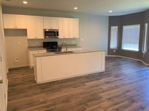 2801 17th St, Fort Worth, TX 76106-5010