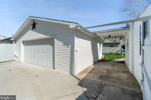 338 Penn St, Carlisle, PA 17013-2232