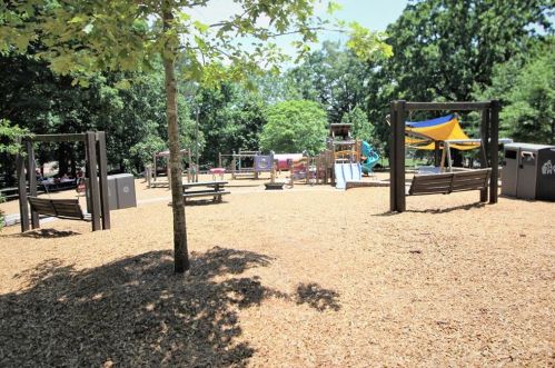 710 Lake Summit Dr, Atlanta GA  30342-1919 exterior