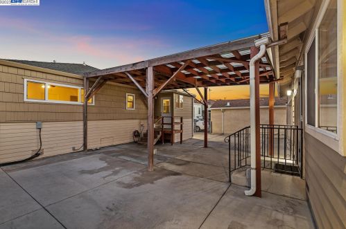 1381 Marybelle Ave, San Leandro CA 94577-2319 exterior