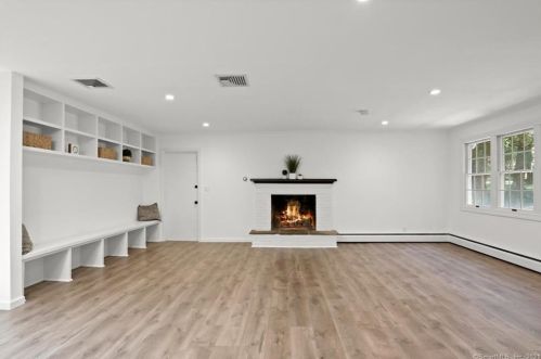 11 Eastwood Rd, Norwalk CT  06851-1111 exterior