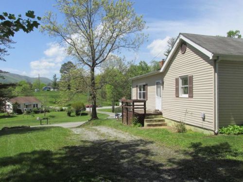3553 Bennett Spring Rd, Salem, VA 24153-2531