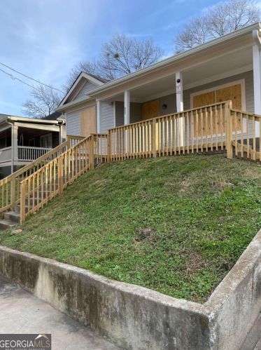 652 Hugh St, Atlanta GA  30310-2002 exterior