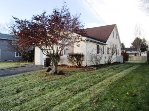 17 Normandy Rd, Roxbury Township, NJ 07836-9444