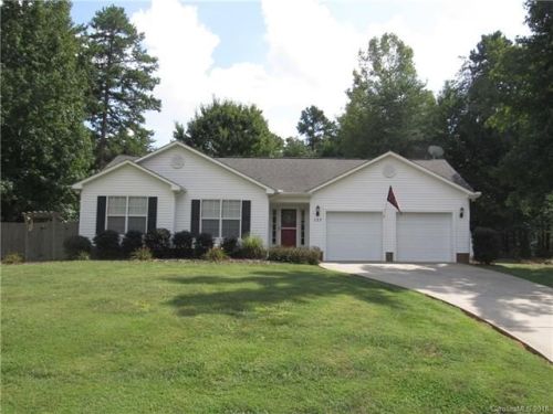 137 Meadowfall Ln, Bells Cross Roads, NC 28166-7725
