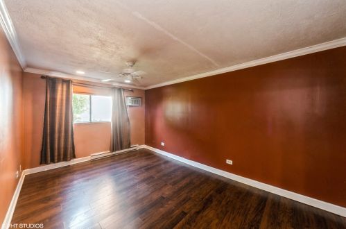 880 Old Willow Rd, Wheeling IL  60070-2135 exterior