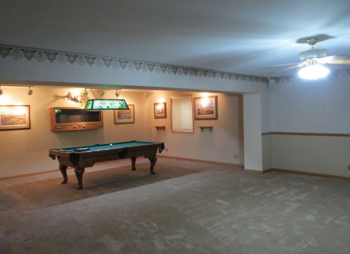 208 Julie Ln, Pingree Grove IL  60140-8393 exterior