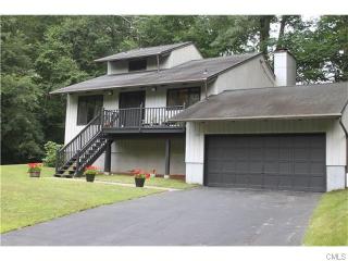 48 Stendahl Dr, Huntington CT  06484-1635 exterior