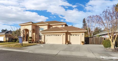 2285 Polyview Dr, Turlock, CA 95382-8907