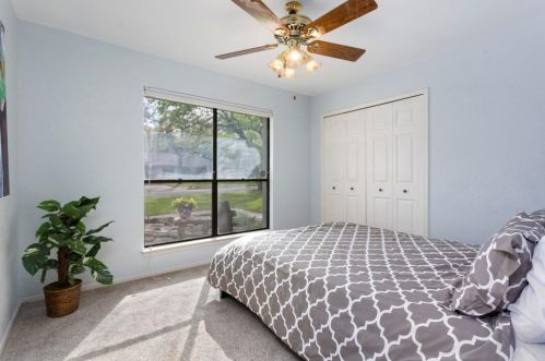 3904 Beaconsdale Dr, Austin TX  78727-2956 exterior