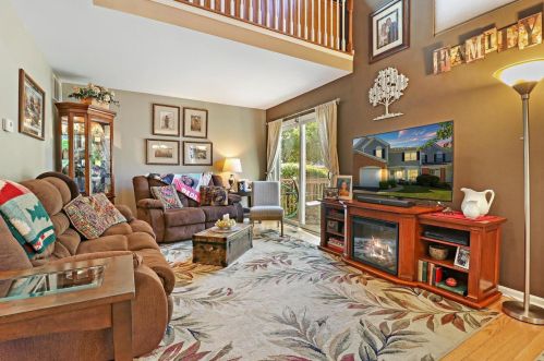 5696 Delaware Ave, Gurnee, IL 60031-1664