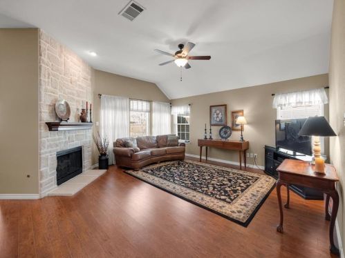 3833 Harrison Dr, Carrollton TX 75010-6323 exterior