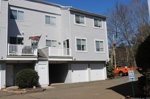 62 Staffordshire Commons Dr, Wallingford, CT 06492-1756