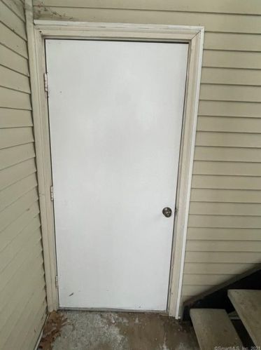110 Carriage Crossing Ln, Middletown CT  06457-5831 exterior