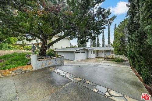 3912 Markridge Rd, Glendale, CA 91214-1042