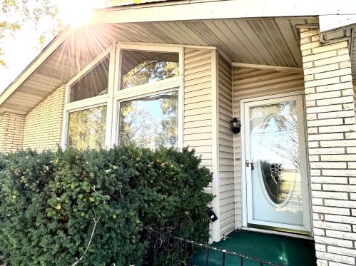 1226 Hieland Rd, Saint Anne, IL 60964-4400