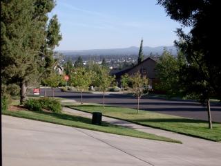 2466 Hemmingway St, Bend, OR 97701-1100